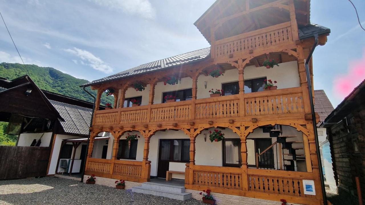 La Mona Apartment Birsana Bagian luar foto